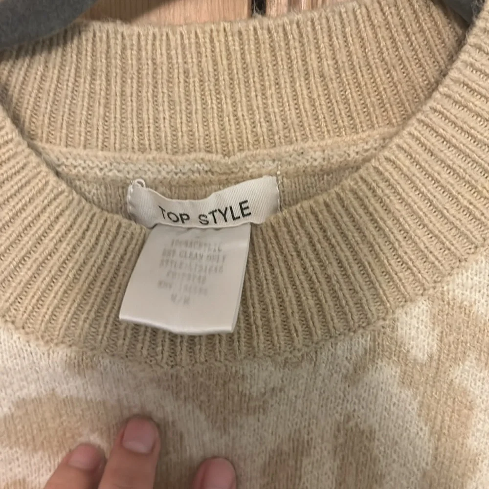 Top Style Cheetah Print Sweater Size Medium - Picture 4 of 4